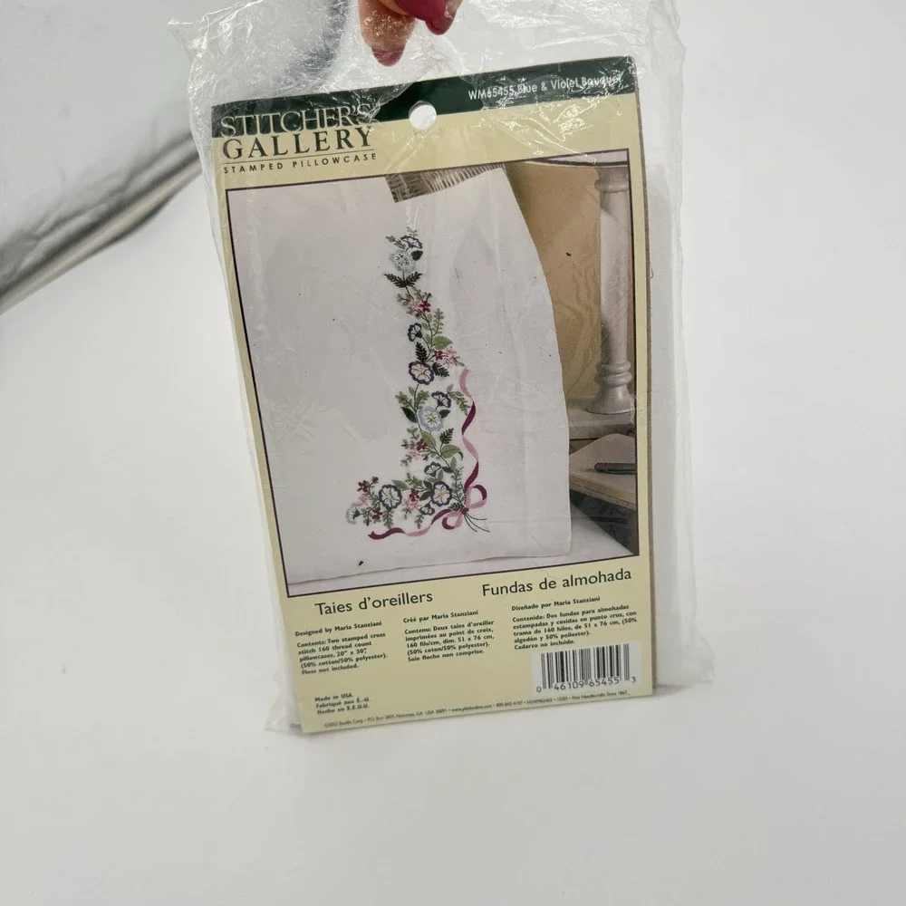 VTG Bucilla Stitchers Gallery Stamped Cross‎ Stitch Two Pillowcases Kit Bouquet